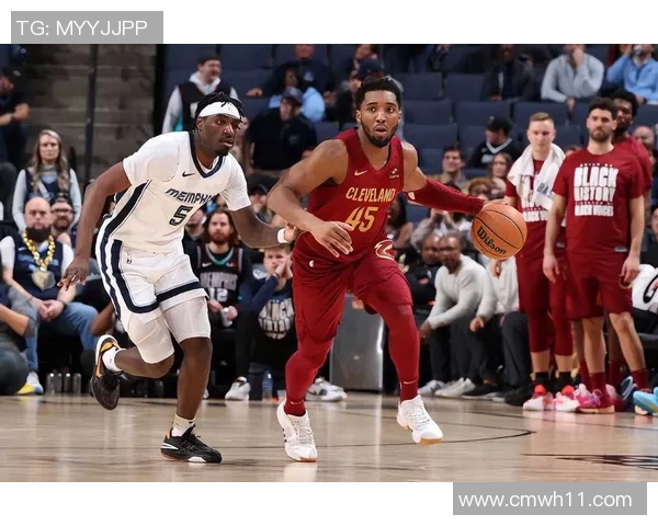 詹姆斯空砍46分无奈,骑士121-125不敌勇士遭遇总决赛两连败